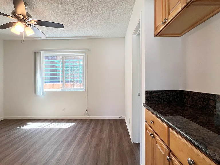 2540 S Barrington Ave #3 — Photo 9