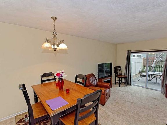 3rd image of 65 Meadowlark Dr