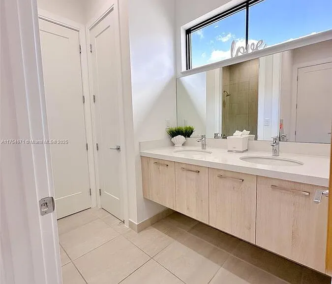 8286 NW 51st Ter #8286 — Photo 13
