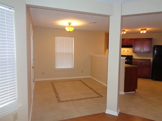 2136 Olympia Dr — Photo 5
