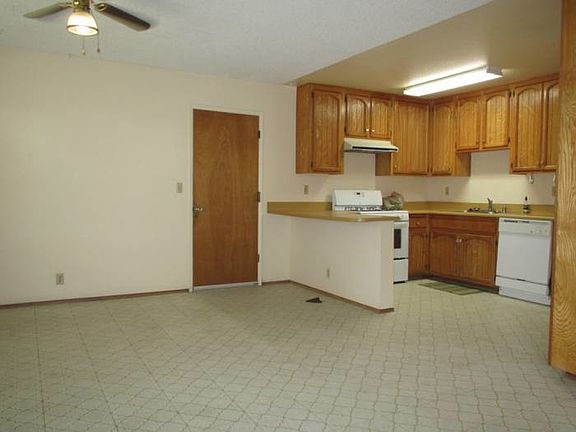 Kitchen & Dining Area
