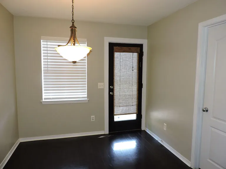 147 Creekview Dr — Photo 7