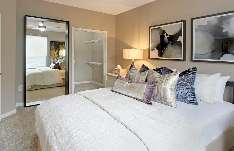 Breckenridge Apartments — Photo 16