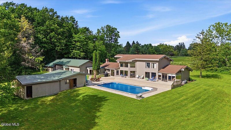3rd image of 2094 Maple Avenue