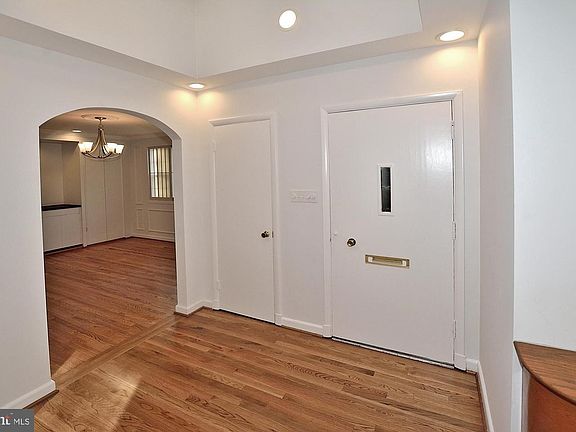 5th image of 3208 Woodhollow Dr