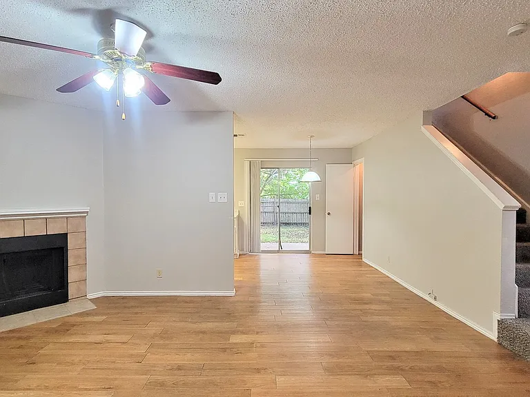 7016 Elmbank — Photo 2