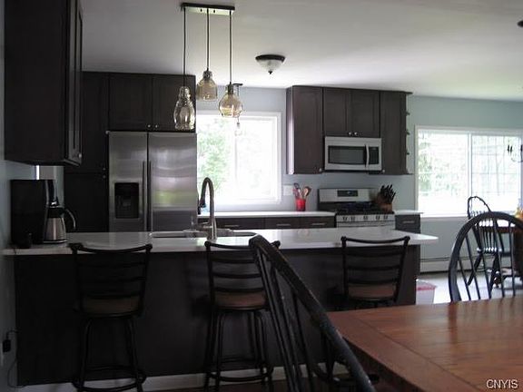 4th image of 2490 Country Ln