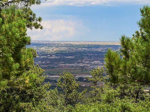 5th image of 325 Pine Oaks Rd