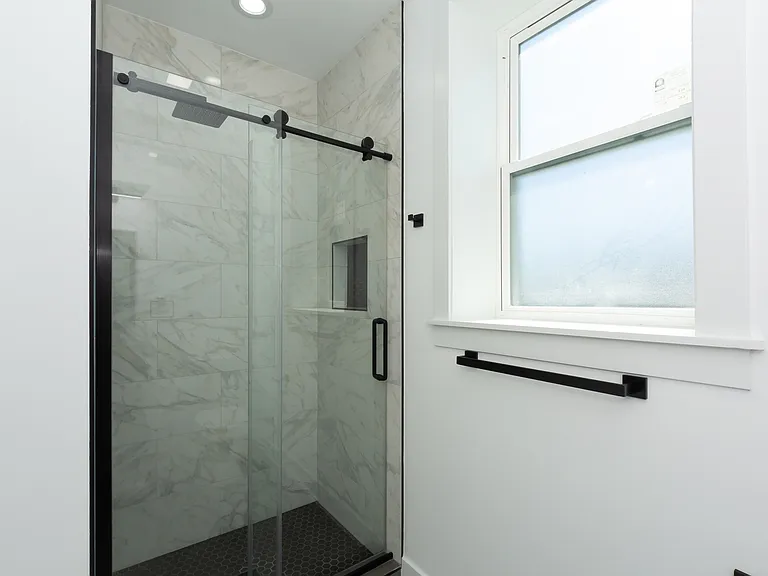 2036 N Hoyne Ave #2 — Photo 15