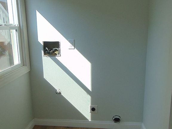 5th image of 2349 Roosevelt Ave
