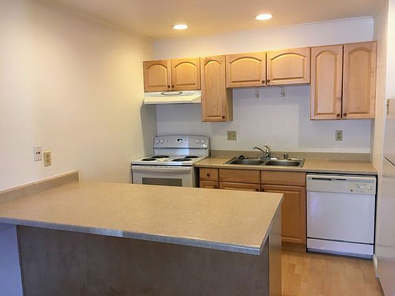 3rd image of 872 Tanager St Unit 5