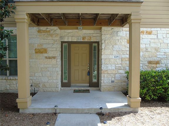 3rd image of 1310 Parmer Ln #12C