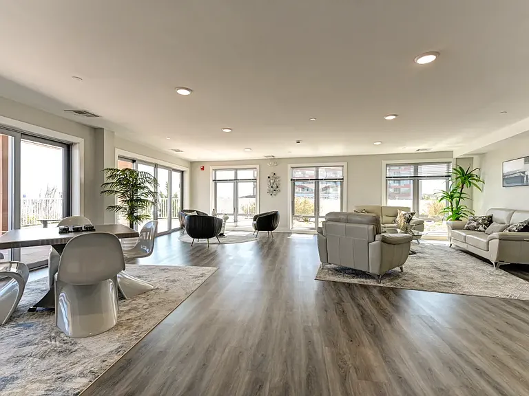 345 Ocean — Photo 11