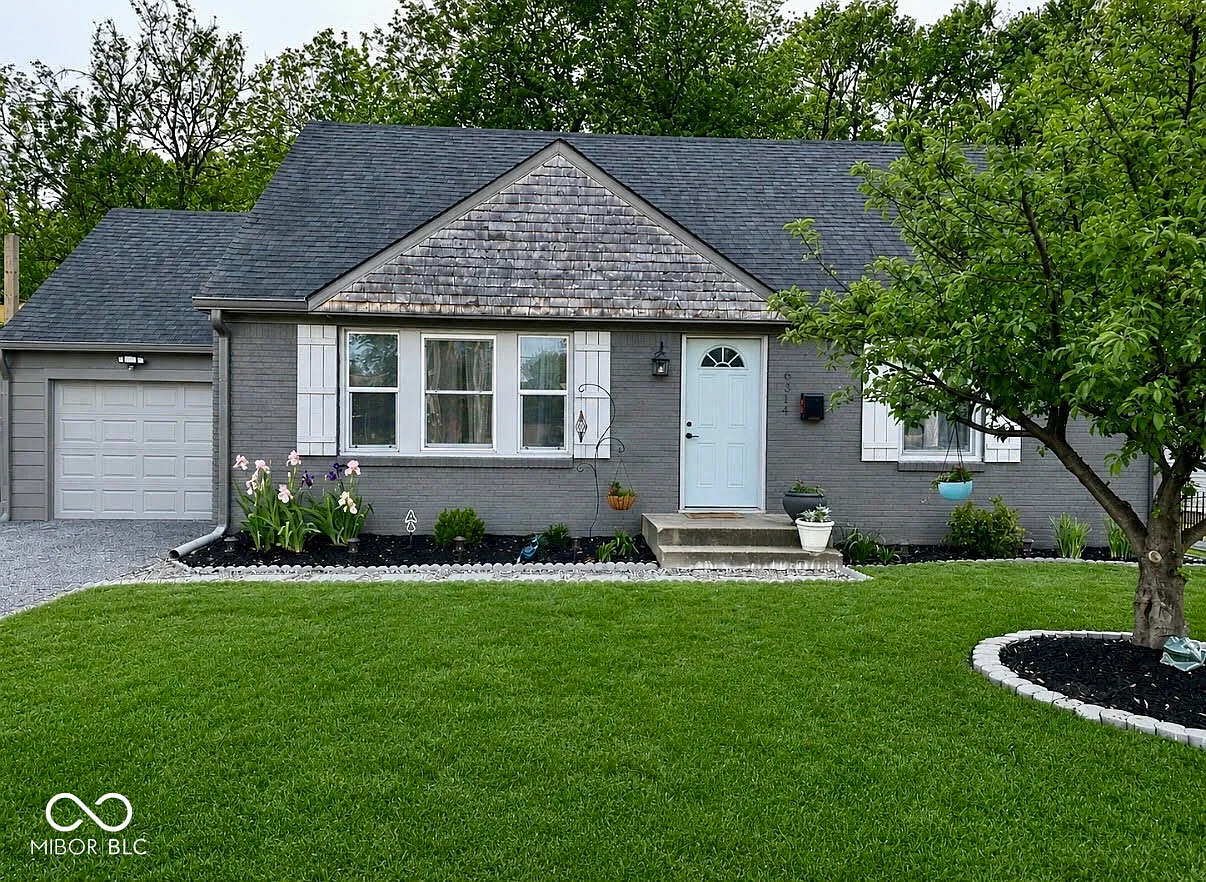 3 bed, 2.0 bath, 1900 sqft, $2,450 — Photo 1