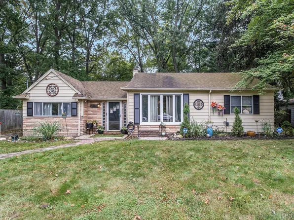 21475 Frazer Ave, Southfield, MI 48075