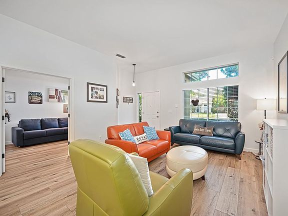 4th image of 101 Elkins Cir