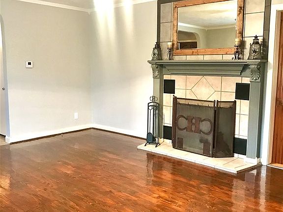 5th image of 213 N 11th St
