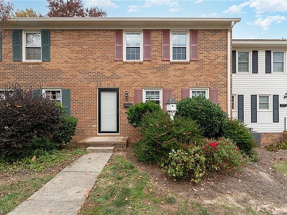 2nd image of 3217 Regents Park Ln Unit B