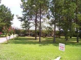 6 W Lakeview Dr, Columbia, MS 39429