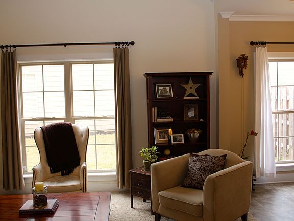 3rd image of 102 Kingston Ct