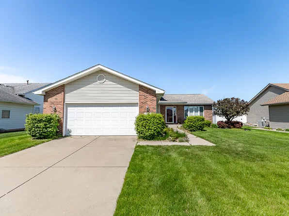 700 Sunflower Ln, Dyer, IN 46311