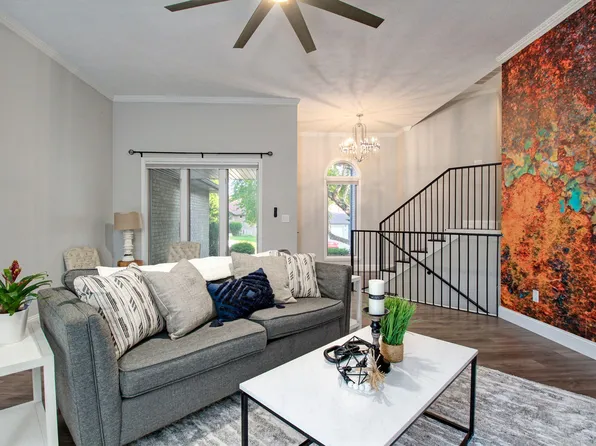 2307 W Arlington Street, Springfield, MO 65810