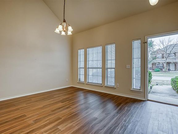 4th image of 2801 Saint Johns Dr