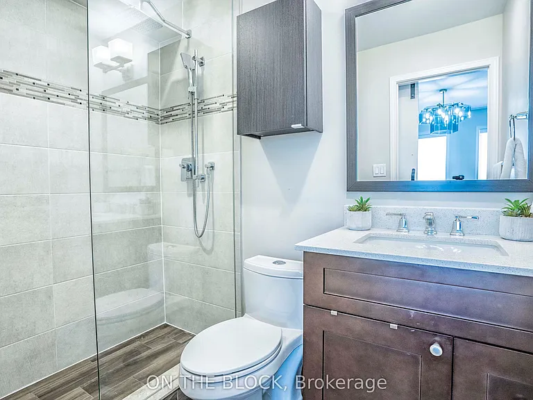 49 Leslie St — Photo 7