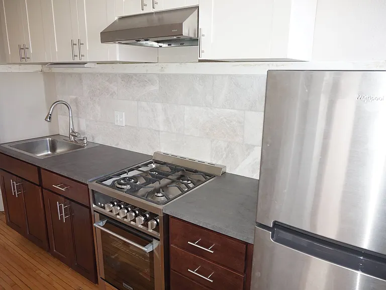 1065 Selby Apartments — Photo 6