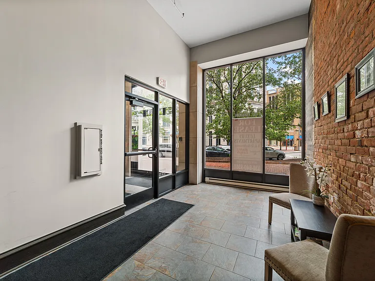 1224 Huron Rd E #3 — Photo 5