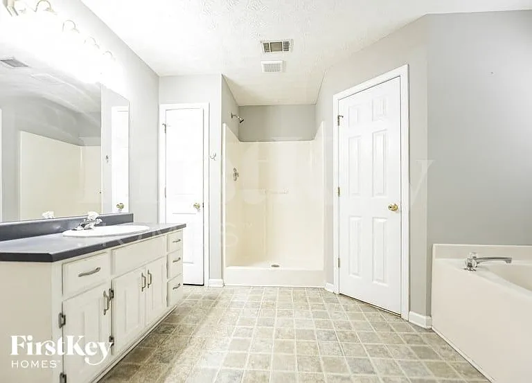 80 Pebble Ln — Photo 9