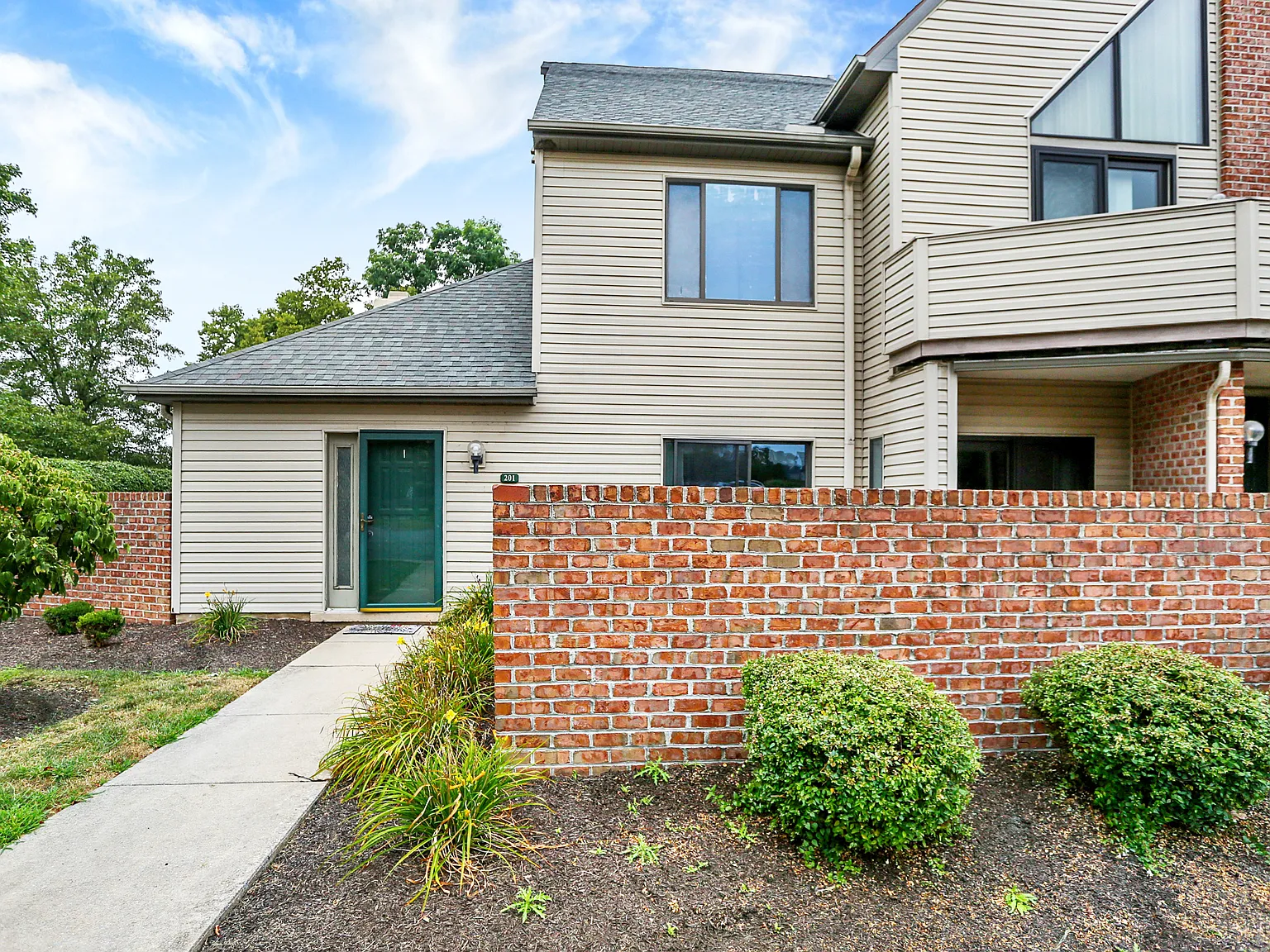 2 bed, 1142 sqft, $1,700 — Photo 1