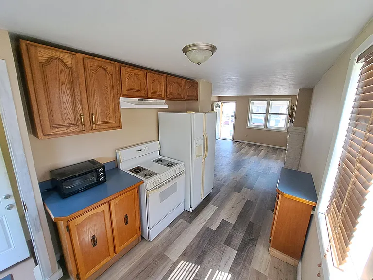18 Benfield Ave — Photo 4