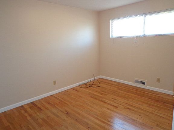 4th image of 830 Winona Dr