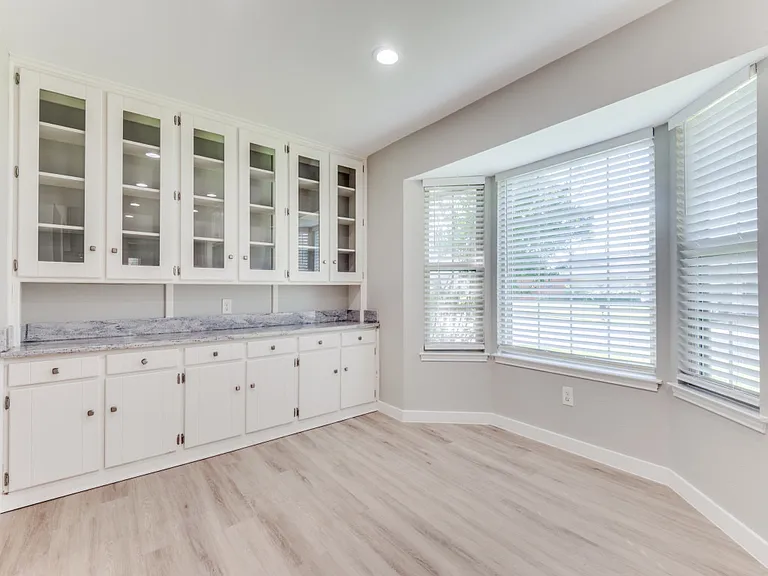 2020 Normandy Dr — Photo 10