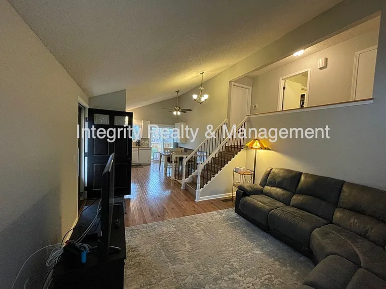 475 Chiswick Cir — Photo 11