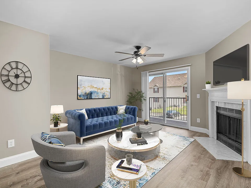 913 Carriage Circle Ln #1