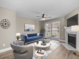 913 Carriage Circle Ln, Saint Louis, MO