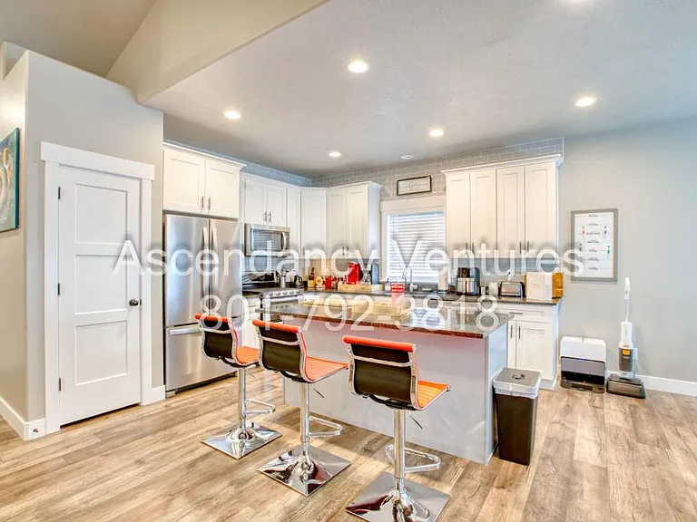 1177 N 640 E — Photo 9