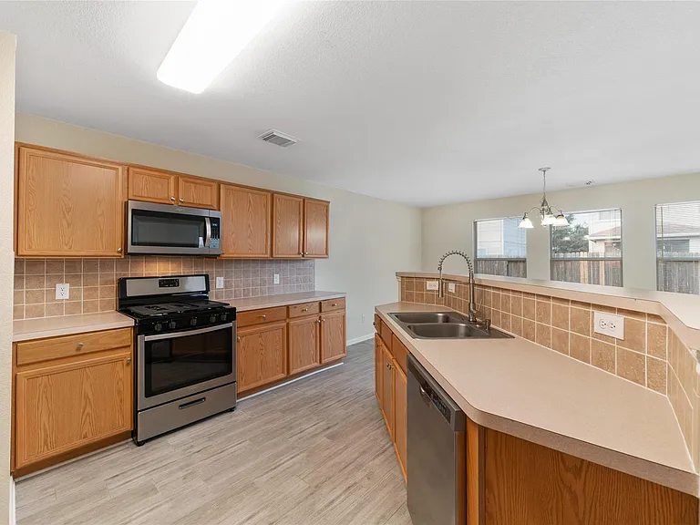311 Remington Creek Dr — Photo 12