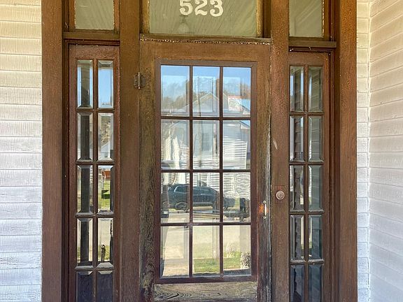 2nd image of 523 McCormick Blvd