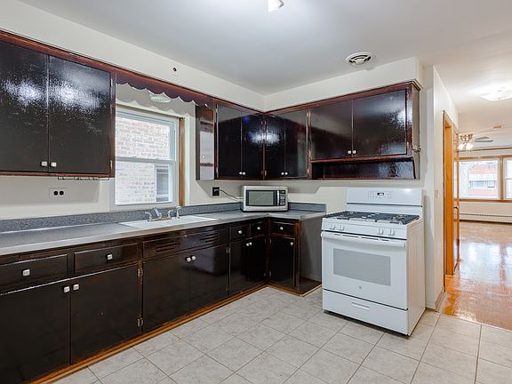 4th image of 2519 W Farragut Ave #1