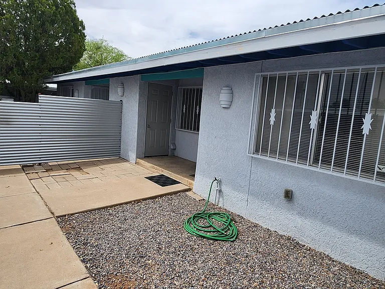 3319 N Dodge Blvd — Photo 2