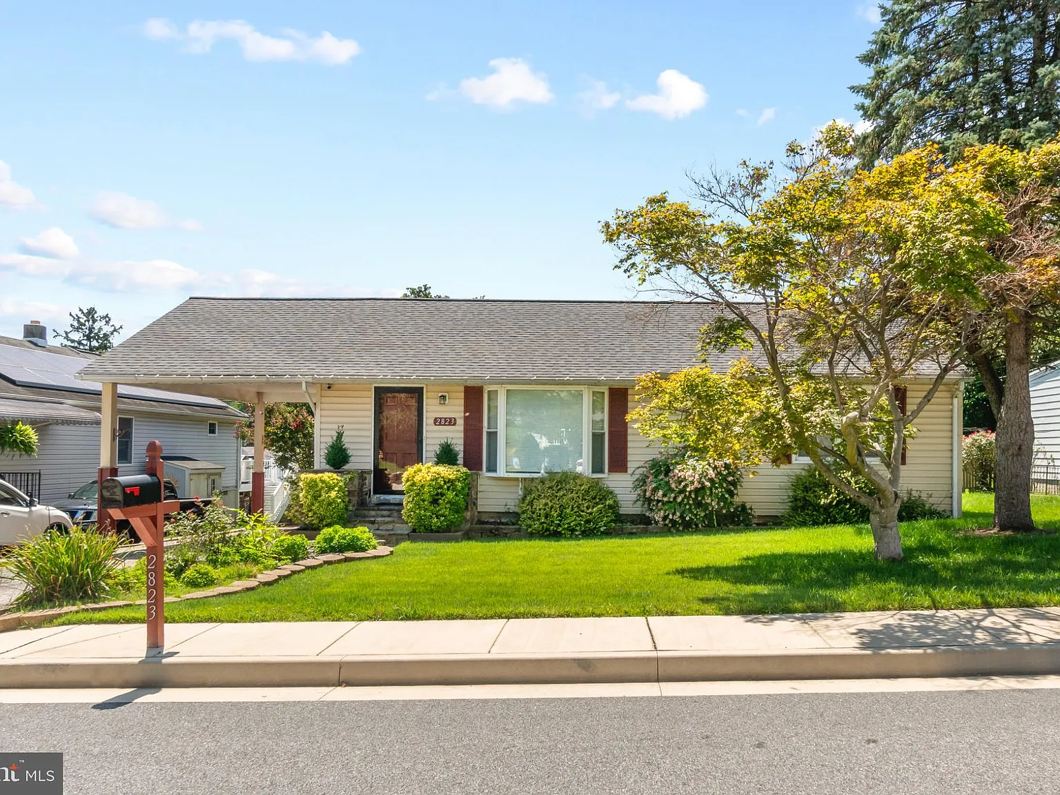 4 bed, 2.0 bath, 1830 sqft, $2,800 — Photo 3