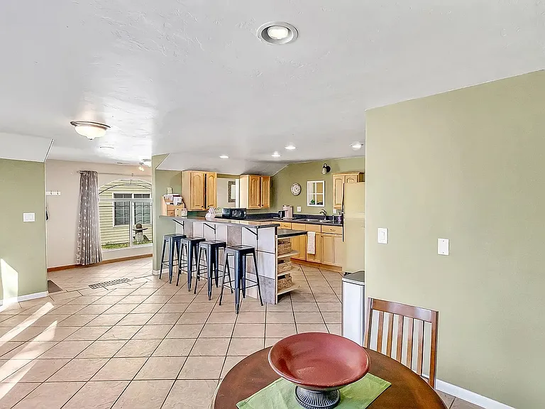 1420 Pinyon Ave — Photo 5