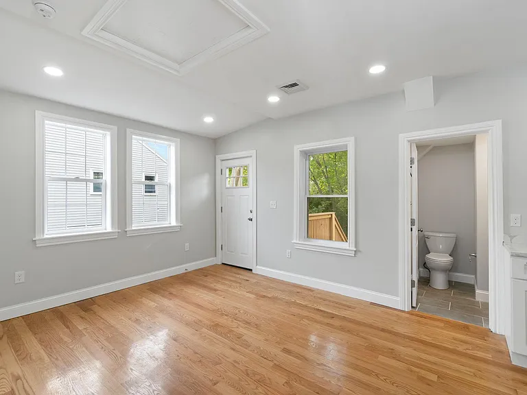 31 Saint Casimir Ave #2 — Photo 17