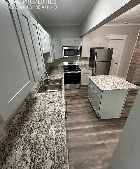 549 Logan St SE #D — Photo 5