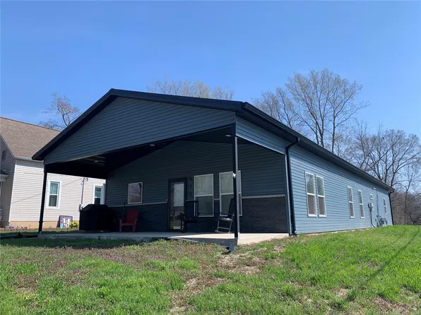 611 Academy St, Pocahontas, IL 62275