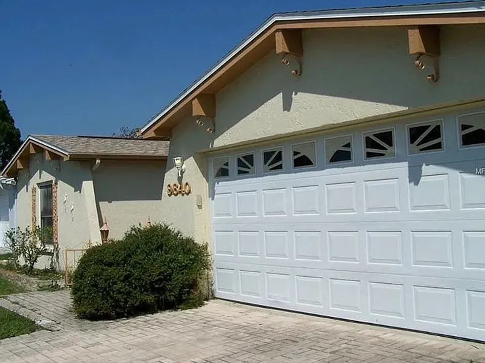 9840 Woodstock Ln