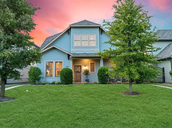 609 E Wall St, Grapevine, TX 76051